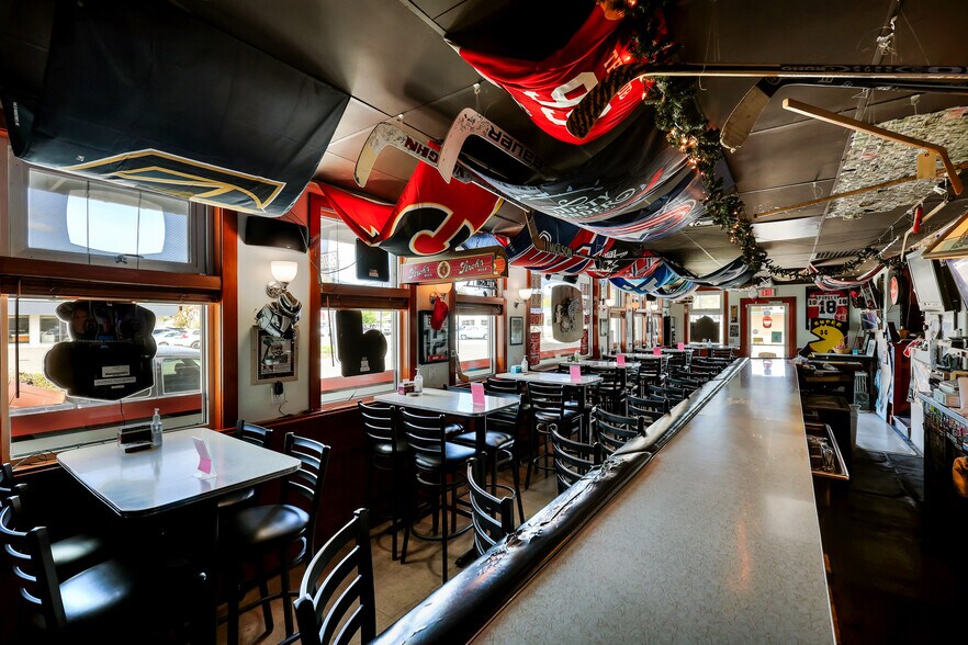 More Photos Of 2926 N Monroe St, Spokane Bar For Sale