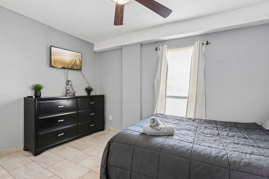 More Photos Of 421 Howard St, San Antonio Hospitality For Sale