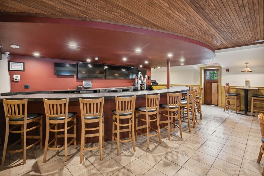 More Photos Of 2647 Montauk Hwy, Brookhaven Restaurant For Sale