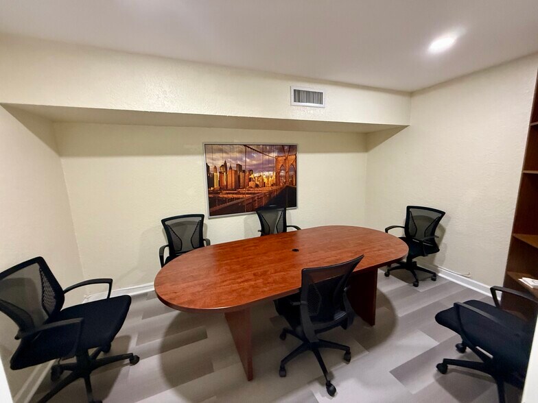 More Photos Of 1275-1279 Cleveland St, Clearwater Medical For Lease