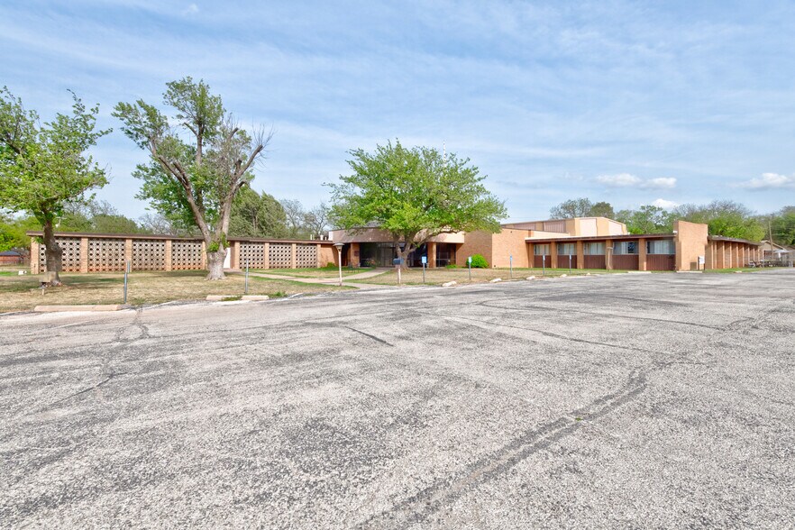 More Photos Of 4515 S 14th St, Abilene Religious Facility For Sale