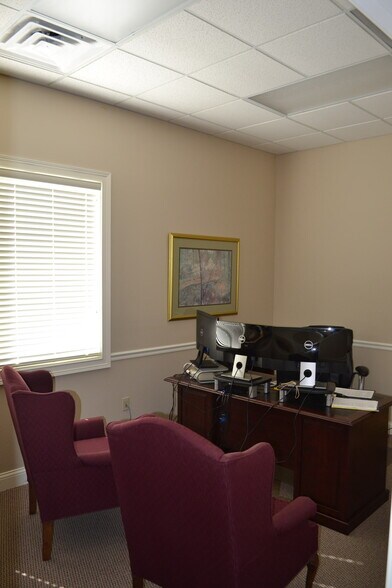More Photos Of 3930 Mezzanine Dr, Lafayette Medical For Lease