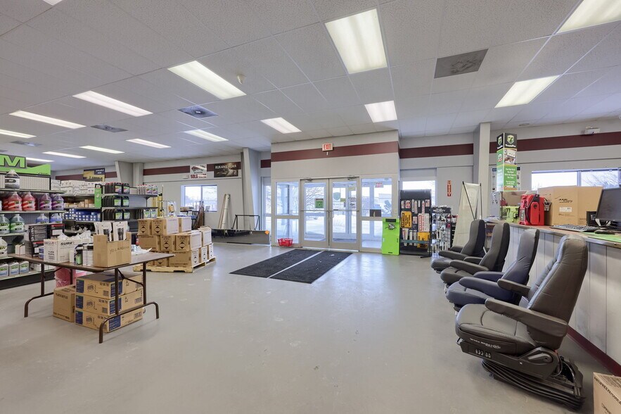 More Photos Of 220 Orlan Rd, New Holland Showroom For Sale