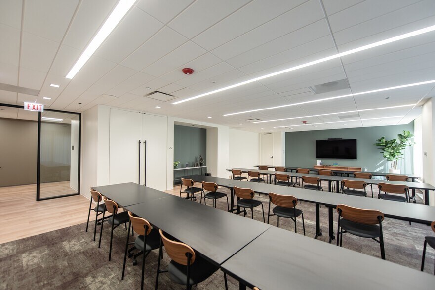 More Photos Of 33 N Dearborn St, Chicago Office For Lease