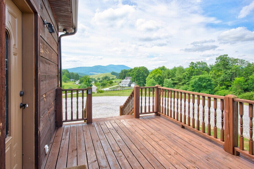 More Photos Of 639 Wagon Wheel Rd, Elk Creek Lodge Meeting Hall For Sale