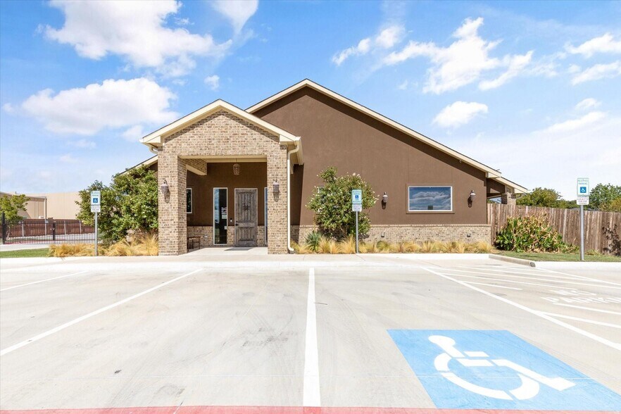 More Photos Of 5805 Starnes Rd, Watauga Medical For Sale