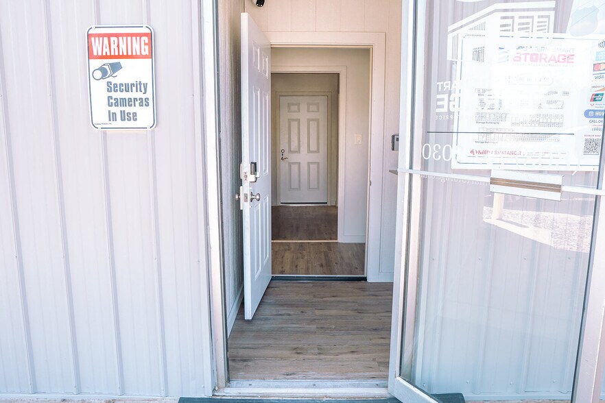 More Photos Of 1433 W Meeting St, Lancaster Self Storage For Lease