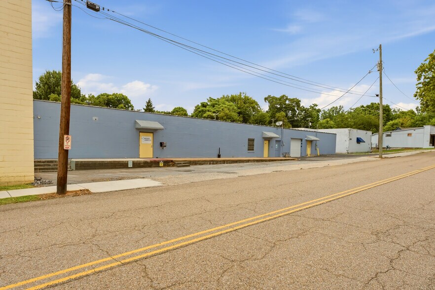 More Photos Of 303-311 E Anderson Ave, Knoxville Warehouse For Lease
