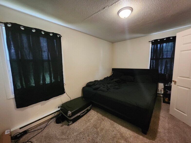 More Photos Of 204 3rd St SW, Rake Apartments For Sale