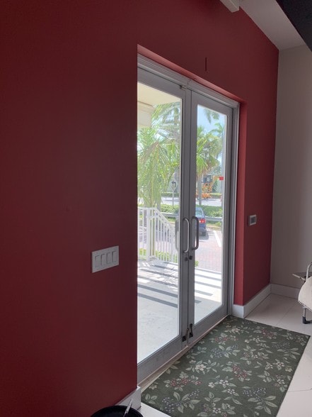 More Photos Of 201 N Ocean Dr, Hollywood Storefront Retail Office For Sale