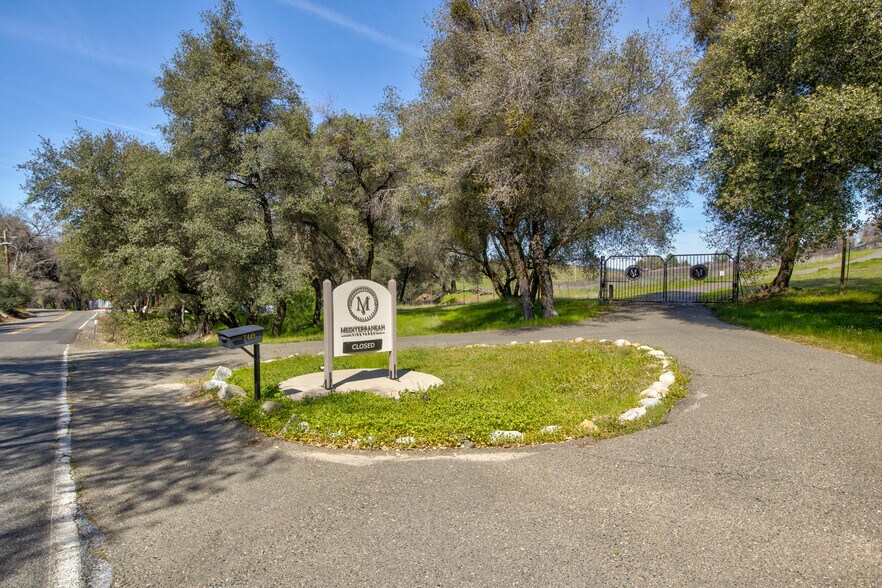 More Photos Of 7449 Fairplay Rd, Somerset Specialty For Sale