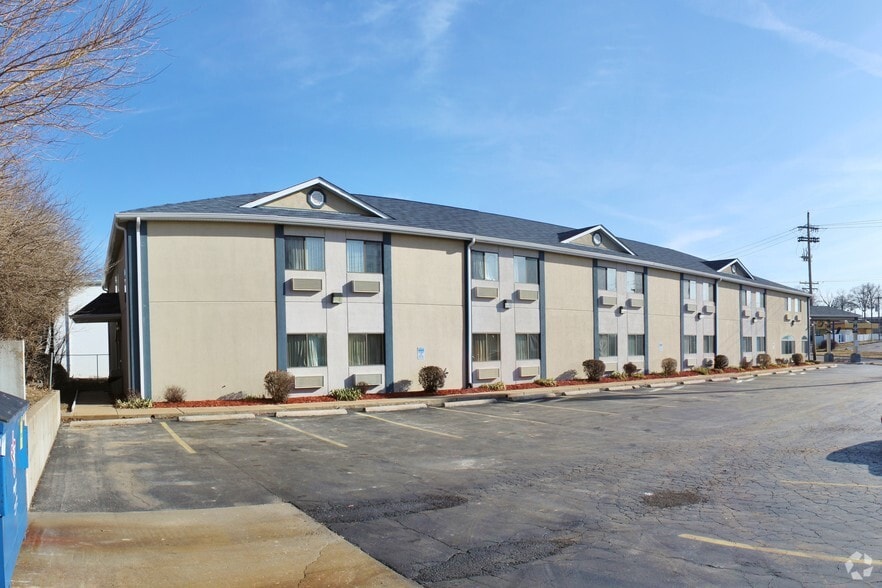 More Photos Of 9645 Natural Bridge Rd, Saint Louis Hotel For Sale