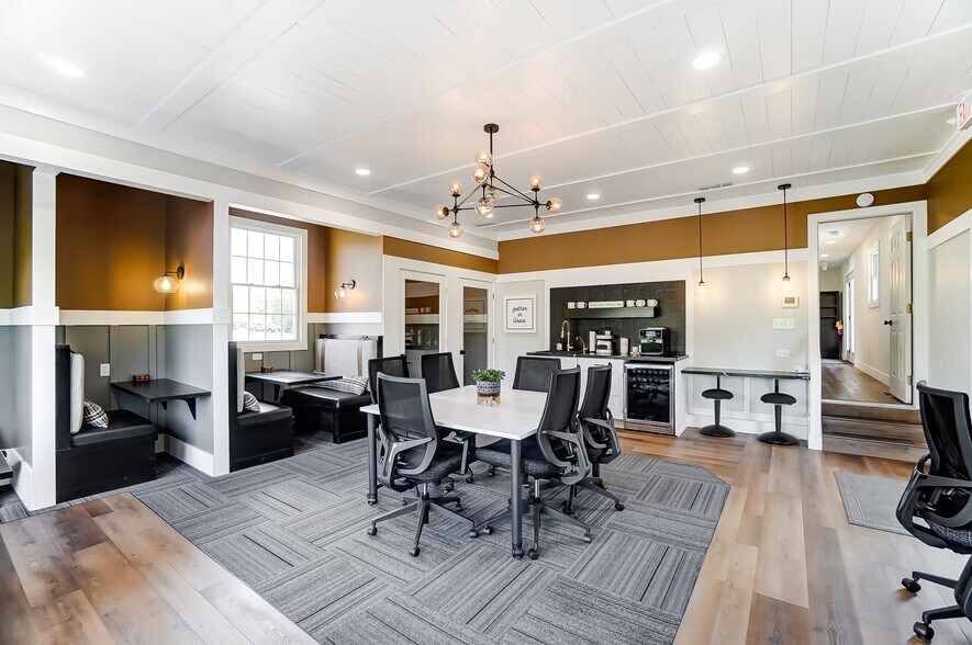 More Photos Of 15 Commercial Way, Springboro Medical For Sale