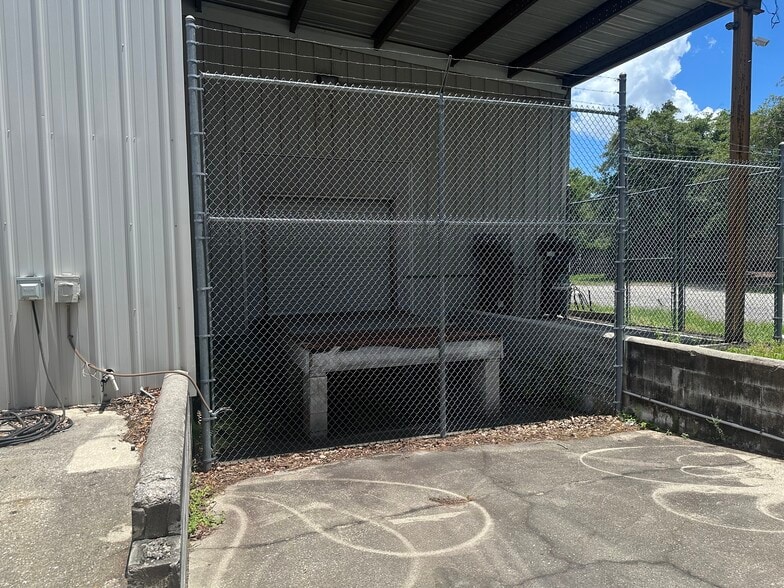 More Photos Of 9624 Sunbeam Center Dr, Jacksonville Warehouse For Sale