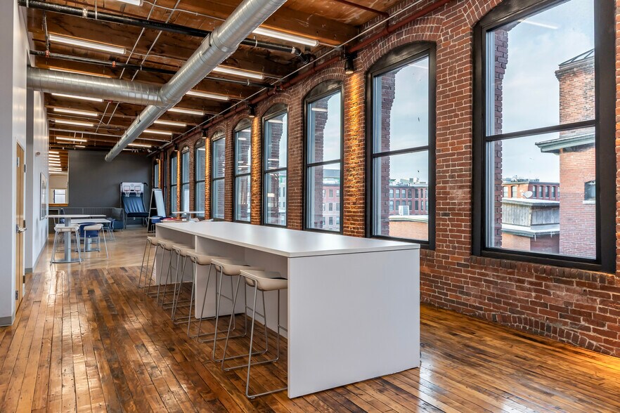 More Photos Of 1 Union St, Lawrence Office For Lease