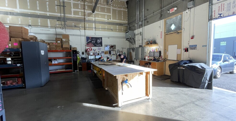 More Photos Of 9802 N 91st Ave, Peoria Warehouse For Lease