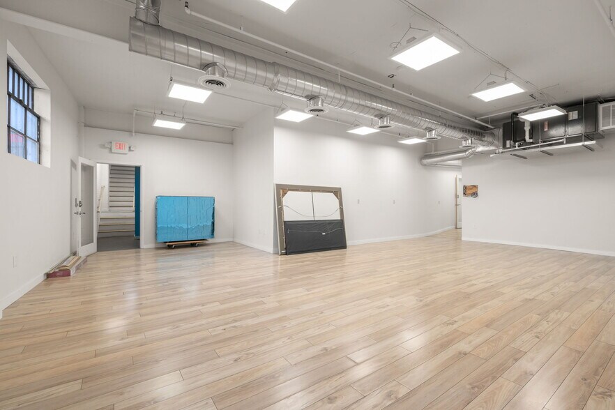 More Photos Of 9 Fowle St, Woburn Warehouse For Sale