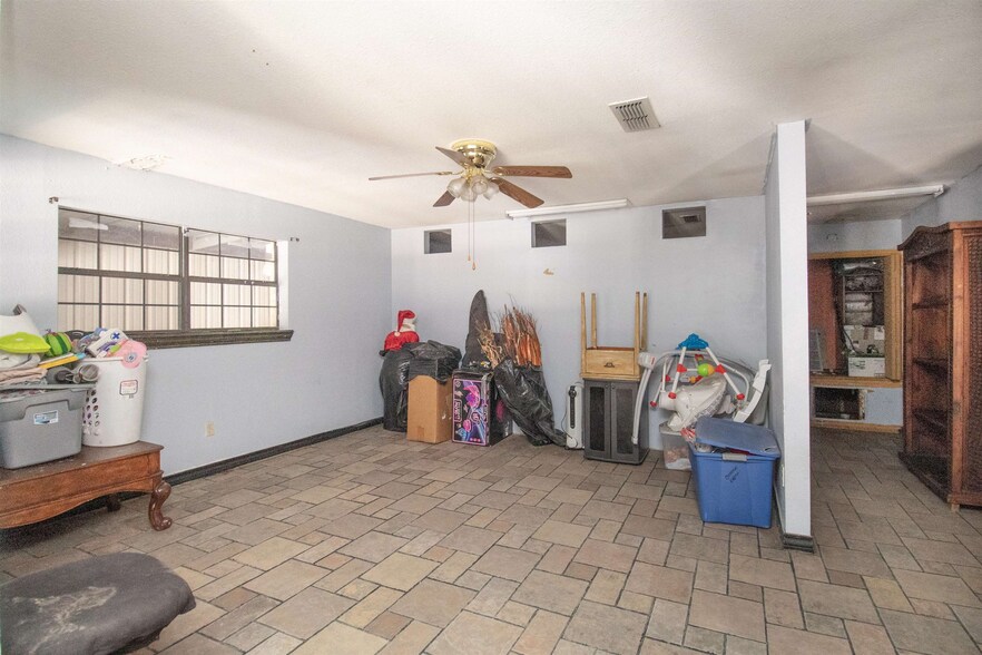 More Photos Of 5103 US Highway 59, Laredo Warehouse For Sale