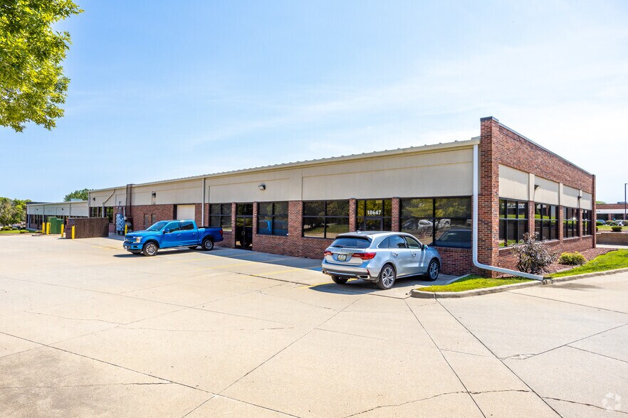 More Photos Of 10607-10647 Justin Dr, Urbandale Flex For Lease