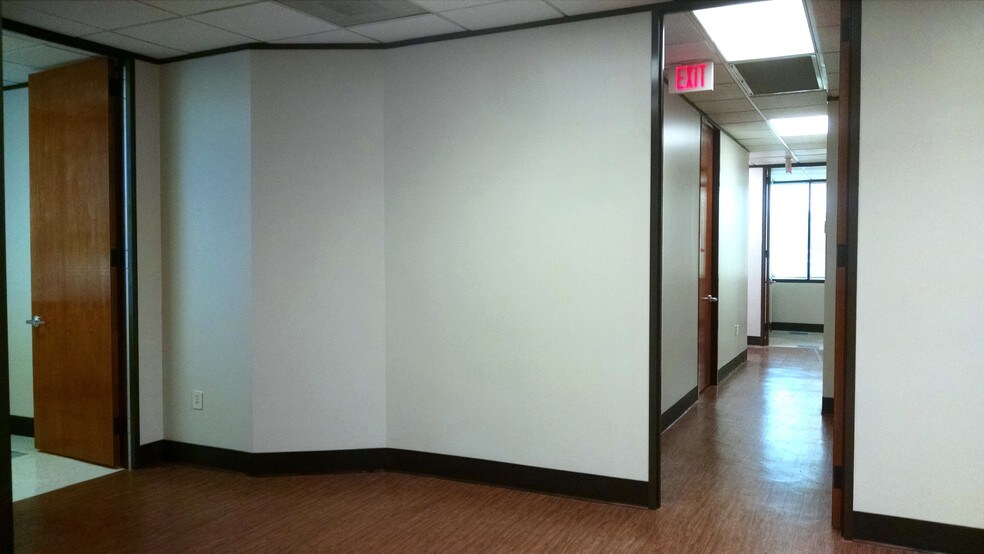 More Photos Of 6701 Pinemont Dr, Houston Office For Lease