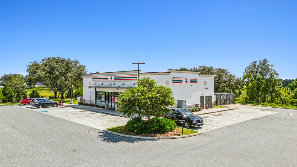 More Photos Of 3141 Ronald Reagan Pky, Davenport Service Station For Sale