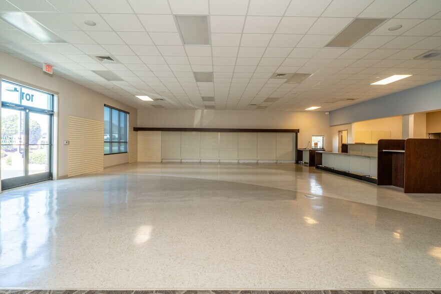 More Photos Of 16 Gosnell, Staunton Medical For Sale