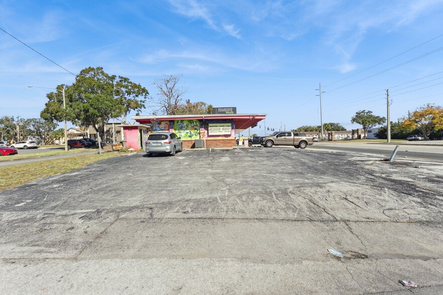 More Photos Of 107 S 14th St, Leesburg General Retail For Sale