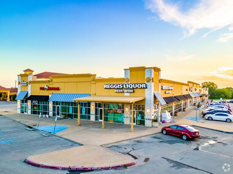 More Photos Of 2916 N US Highway 75, Sherman Storefront For Lease