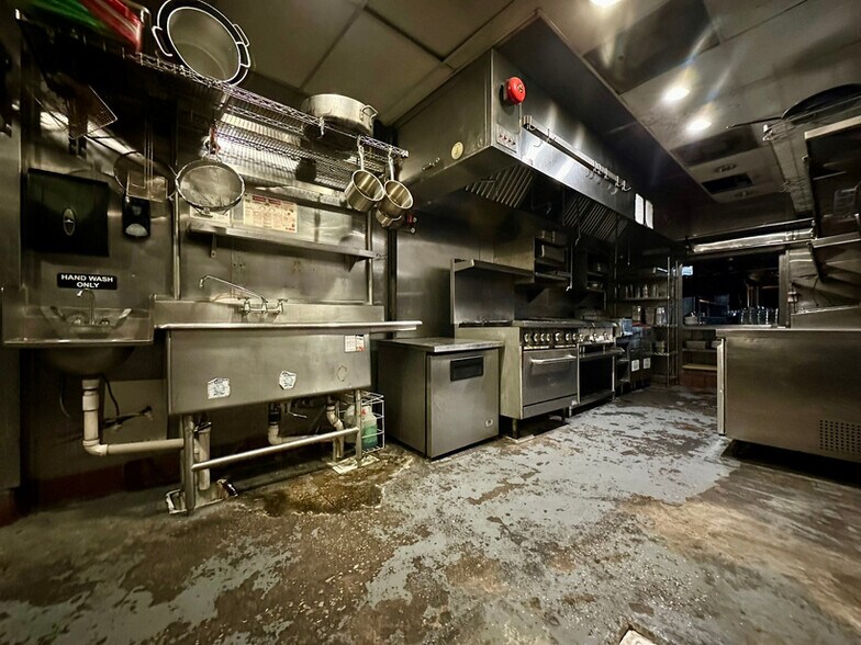 More Photos Of 3001 N Henderson Ave, Dallas Restaurant For Lease
