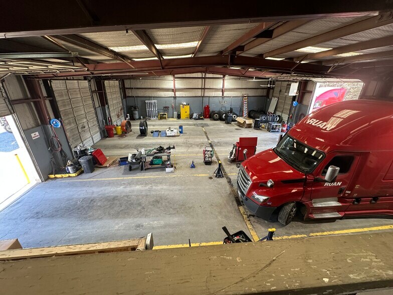 More Photos Of 2300 Texoma Dr, Denison Industrial For Lease