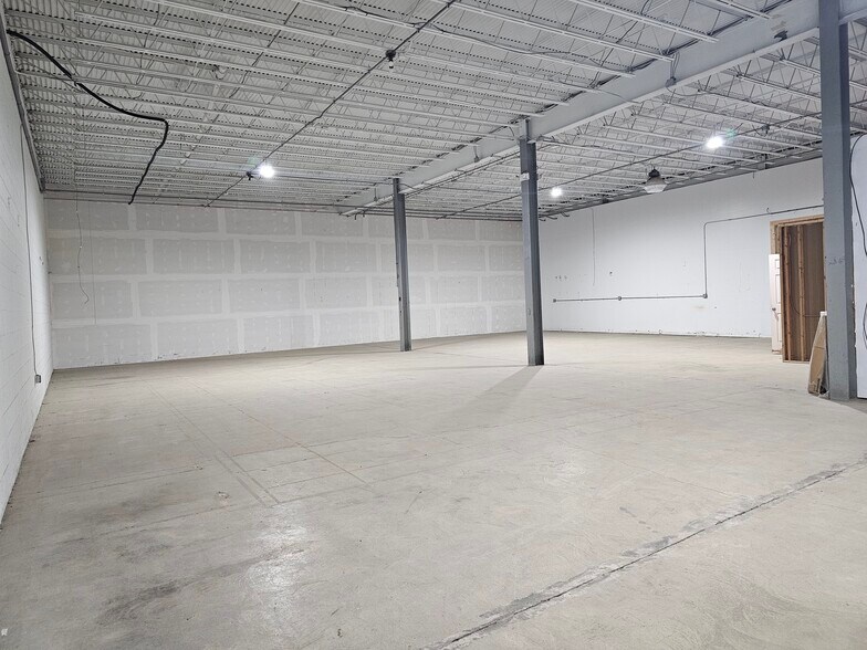 More Photos Of 43 Transport Ln, Pine Island Warehouse For Lease