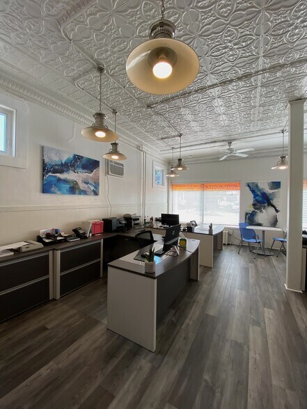More Photos Of 1909-1911 S Salina St, Syracuse Office For Sale