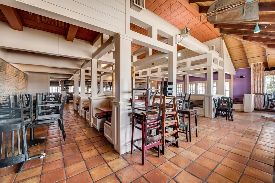 More Photos Of 5812 N Interstate 35, Denton Restaurant For Sale