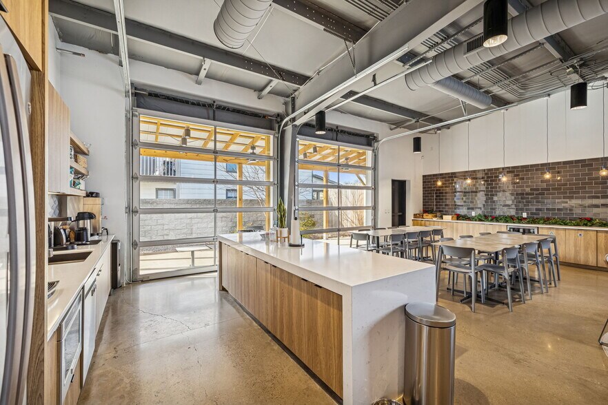 More Photos Of 5101 Kentucky Ave, Nashville Office For Sale