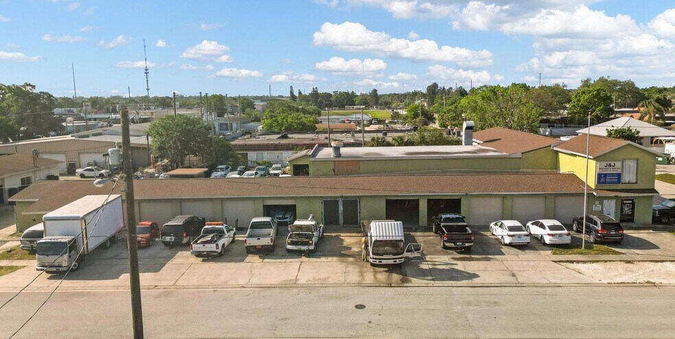 Primary Photo Of 4950 72nd Ave N, Pinellas Park Auto Repair For Sale