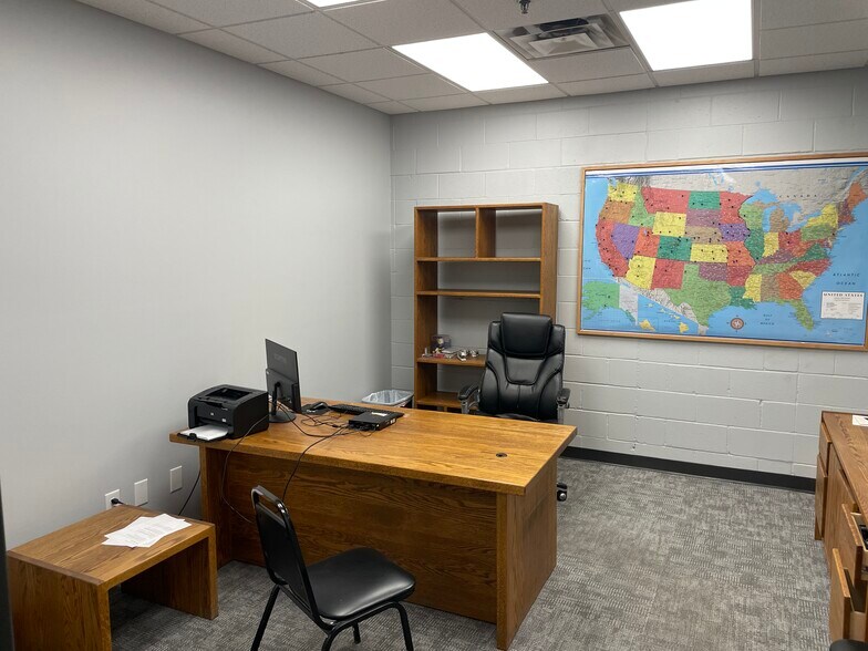 More Photos Of 3408 101st St, Urbandale Truck Terminal For Sale