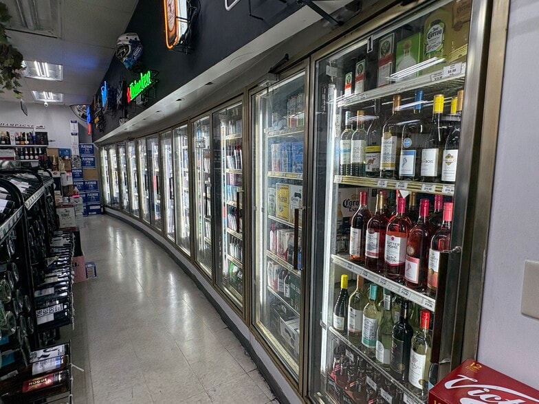 More Photos Of 2006 Redmond Cir NW, Rome Convenience Store For Sale