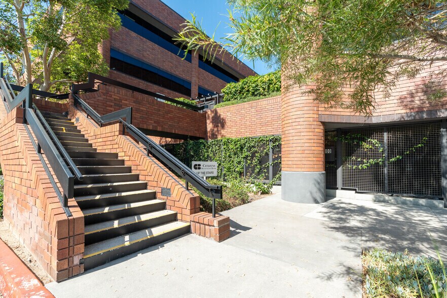 More Photos Of 625 Fair Oaks Ave, South Pasadena Office For Lease