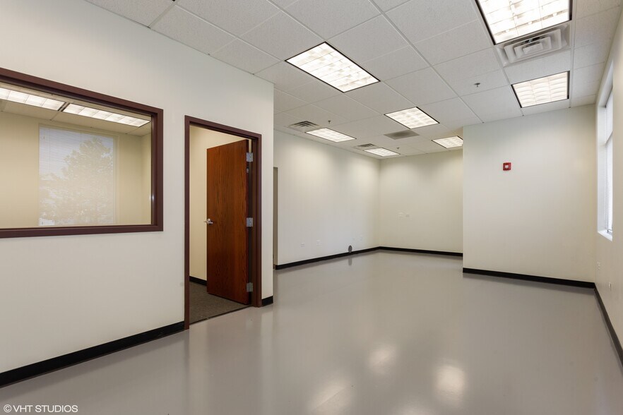 More Photos Of 475 Quadrangle Dr, Bolingbrook Warehouse For Lease