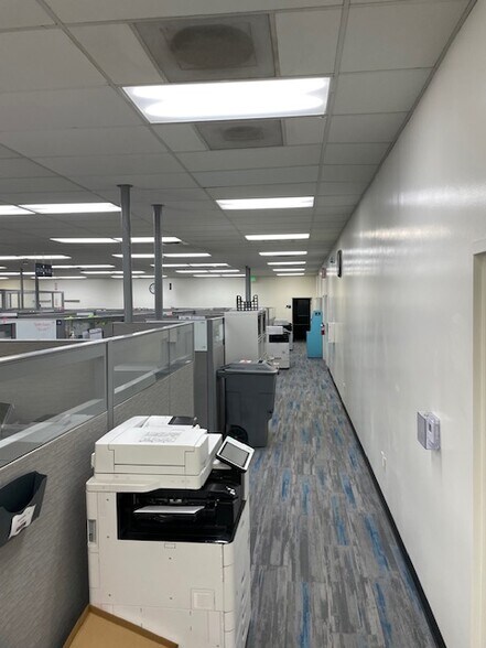 More Photos Of 10215 Stobaugh St, Lamont Office For Sale