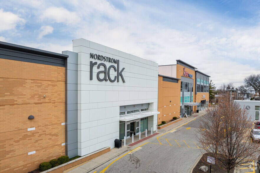 More Photos Of 4104 N Harlem Ave, Norridge Unknown For Lease