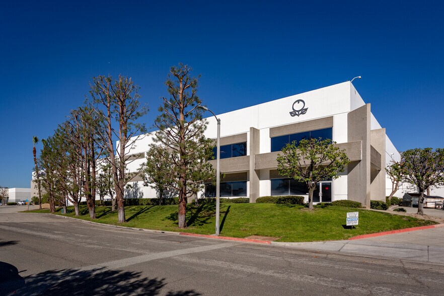 More Photos Of 10730 Bell Ct, Rancho Cucamonga Warehouse For Lease