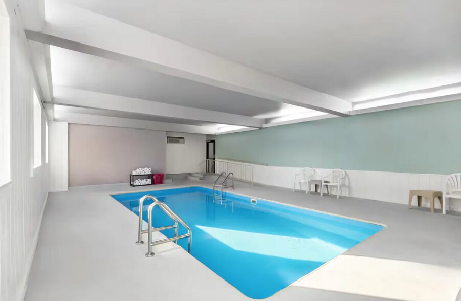 More Photos Of 410 5th St SW, Mason City Hotel For Sale