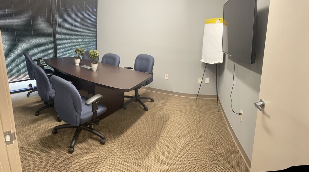 More Photos Of 25 Woods Lake Rd, Greenville Office For Lease