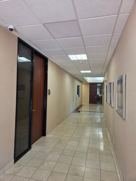 More Photos Of 11498 Luna Rd, Farmers Branch Office For Lease