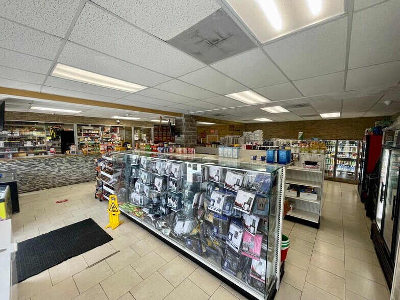 More Photos Of 5725 Pembroke Rd, Hollywood Convenience Store For Sale