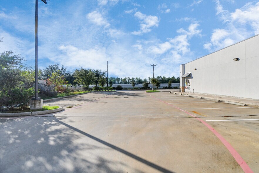 More Photos Of 10423 N Sam Houston Pky E, Humble Sports And Entertainment For Sale