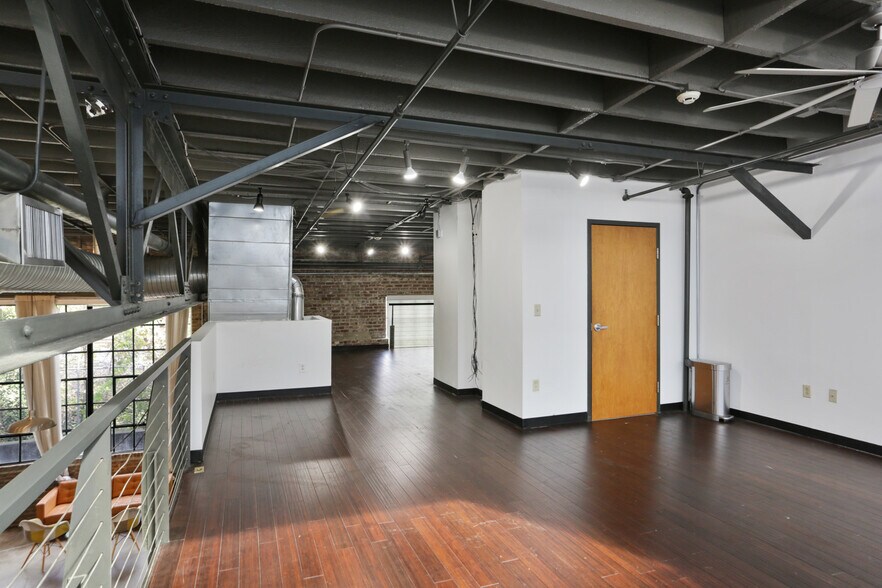 More Photos Of 949 W Marietta St NW, Atlanta Office For Lease