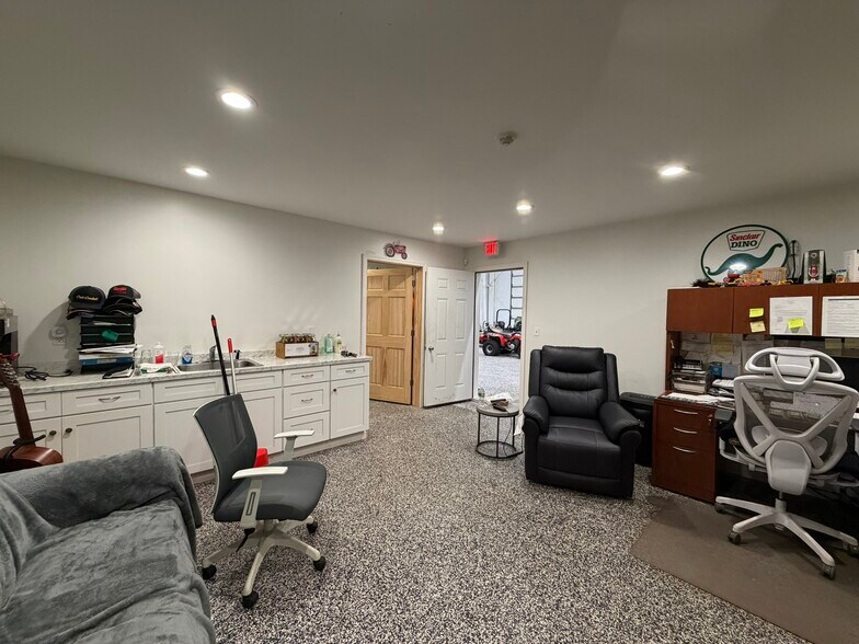 More Photos Of 170 South St, Brooklyn Restaurant For Sale