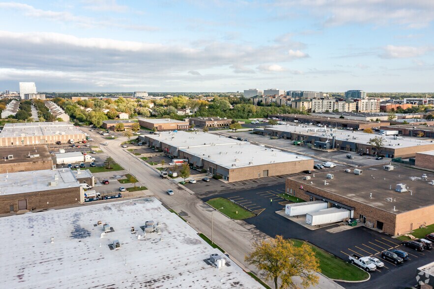 More Photos Of 120-157 Eisenhower Ln N, Lombard Warehouse For Lease